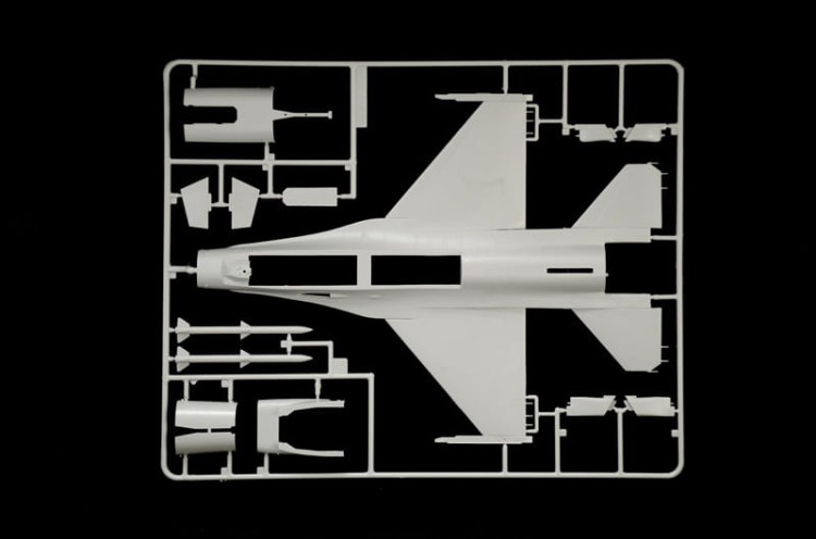 Italeri 1/48 F-16A Fighting Falcon