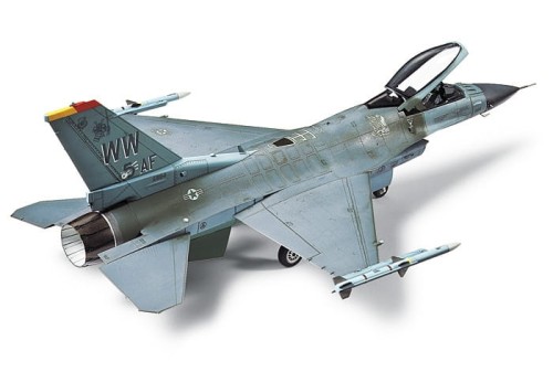 Tamiya 1/72 F-16 CJ Fighting Falcon Block 50