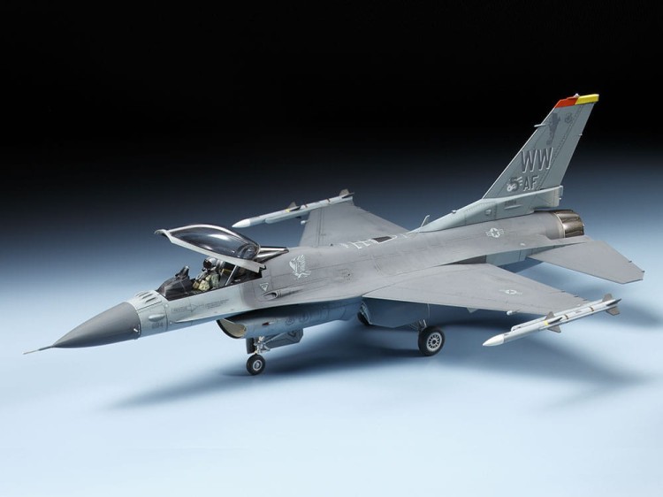 Tamiya 1/72 F-16 CJ Fighting Falcon Block 50